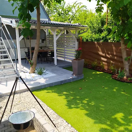 Stéghouse Kis-duna Hébergement de vacances Domsod