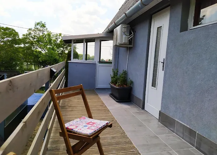 Stéghouse Kis-duna Hébergement de vacances Domsod